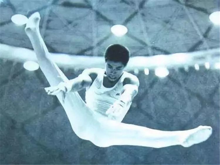 以前对我爱答不理现在后悔不已,之前对我爱答不理现在高攀不起