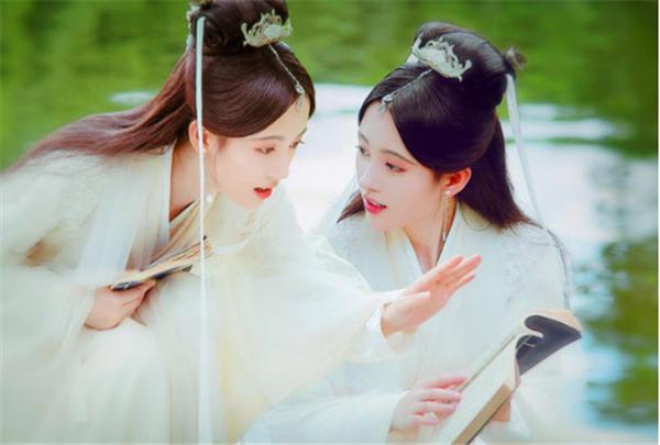 白娘子赵雅芝叶童三人同台,白娘子赵雅芝与新版对比