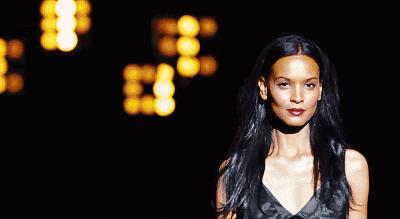 割*处私**保贞洁《沙漠之花》索马里超模反非洲女性割礼，太惨无人道