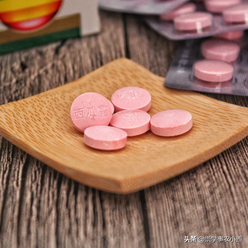 西瓜霜真的是西瓜上的霜吗,西瓜霜是以西瓜作原料的吗