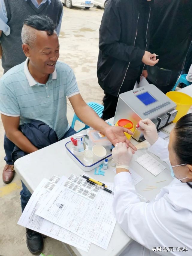 丽江文科学霸被中国政法大学录取！安通为16名高考生颁发教育金