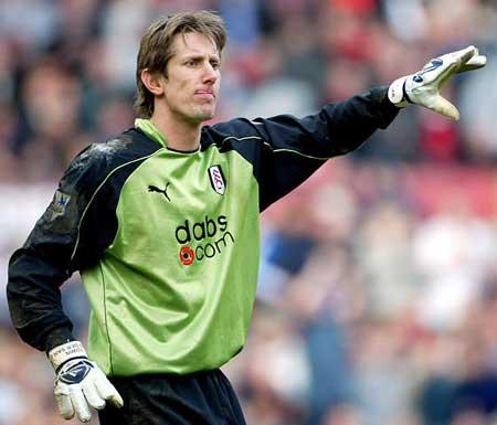 他加盟曼联时已34岁，身价200万，却最终成为了红魔二代门神