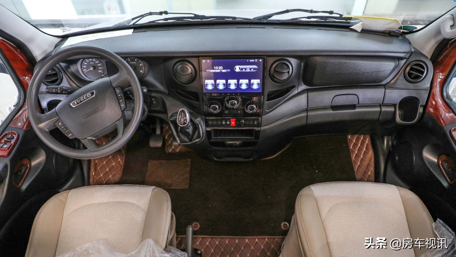 没有额头的皮卡房车,没有额头的背驮房车