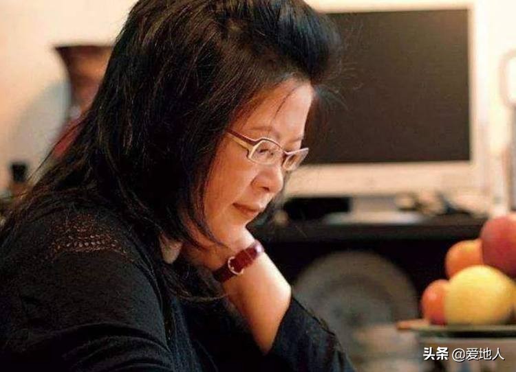 收录XUEHUAPIAOPIAO原唱的专辑，是这个样子的……