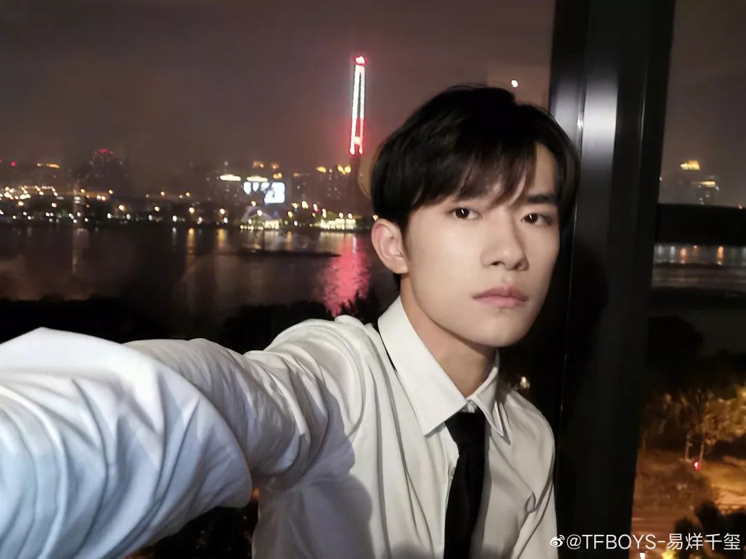 看了三遍才看懂男孩的眼神完整版,看了三遍才看明白男孩子的眼神