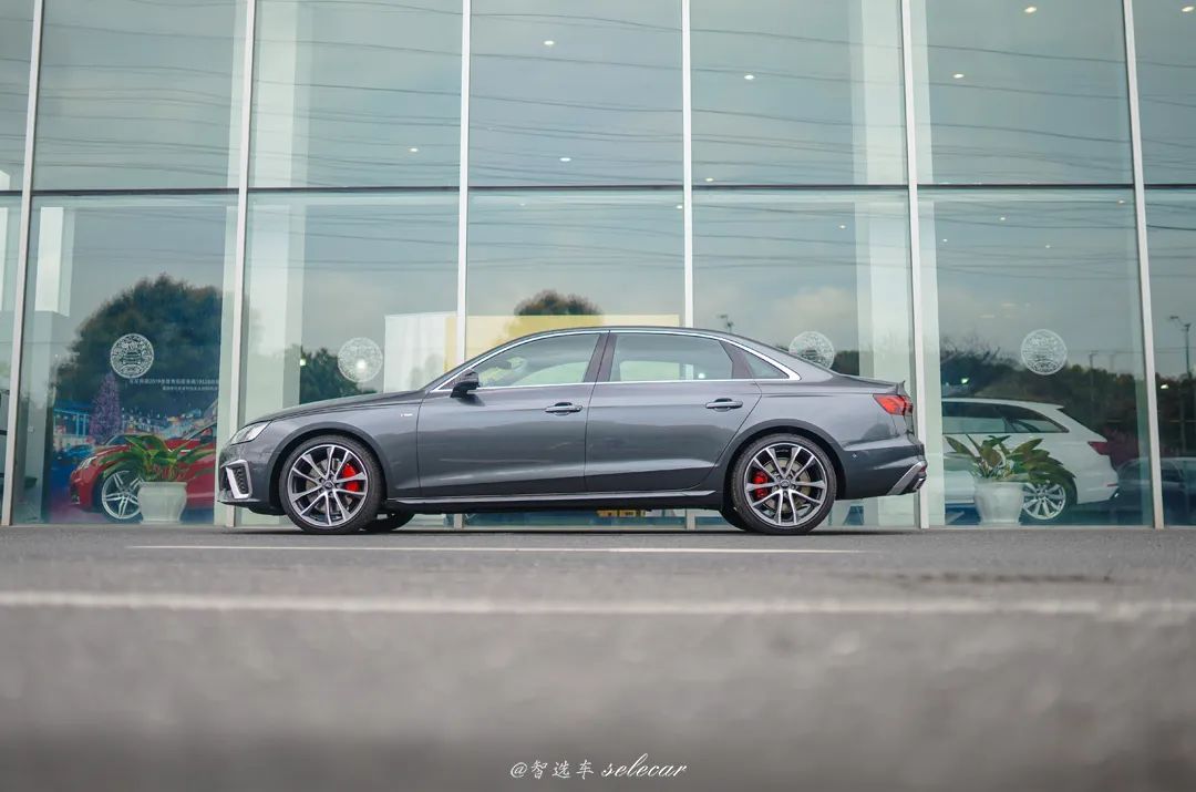 全方位升级的全新奥迪a4l上市,售价超40万2019款奥迪a4l顶配概览