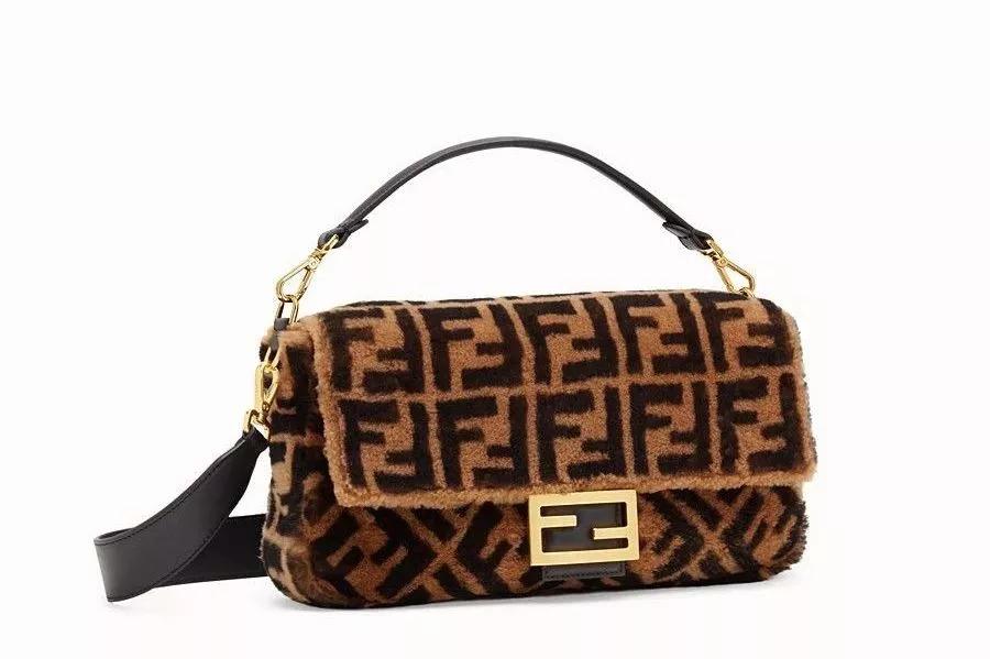 乔欣的包能装下什么,乔欣真的很有钱吗