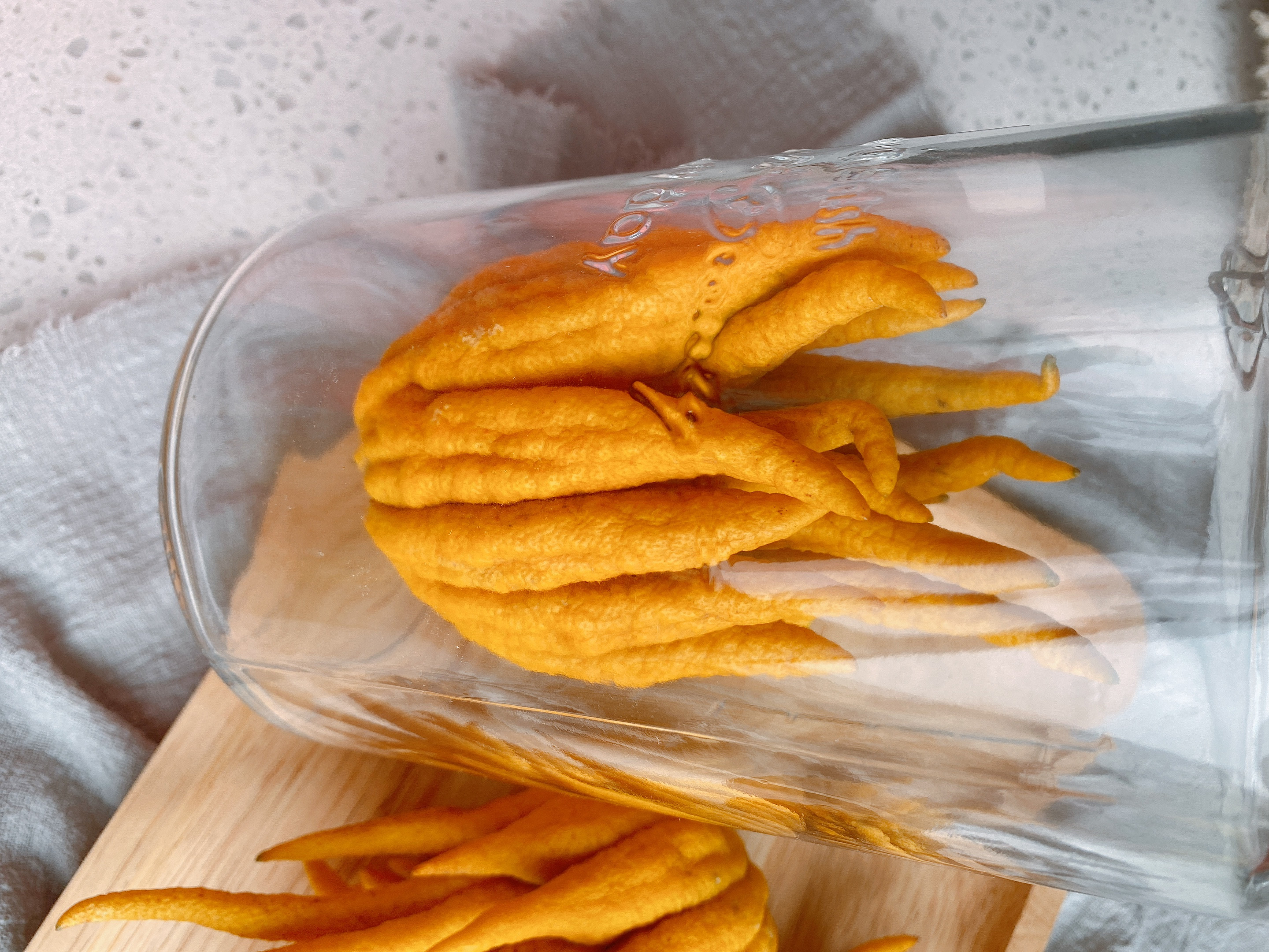 过年了，准备点金佛手，喜庆而且用处多，能泡茶做果干还能泡酒