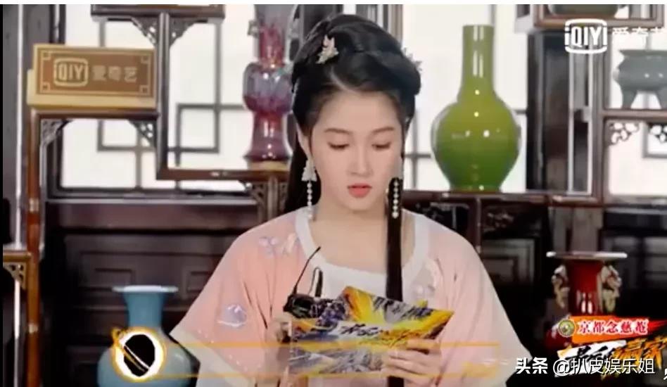 鹿晗关晓彤张子枫张艺兴同台视频,张艺兴采访撮合鹿晗关晓彤