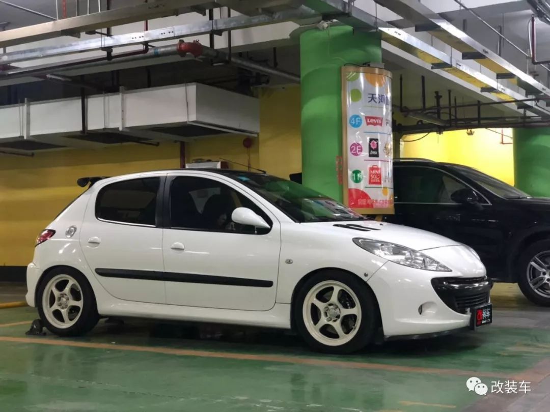 2011年的标致207当年卖多少钱,09年的标致207卖1万3划算吗