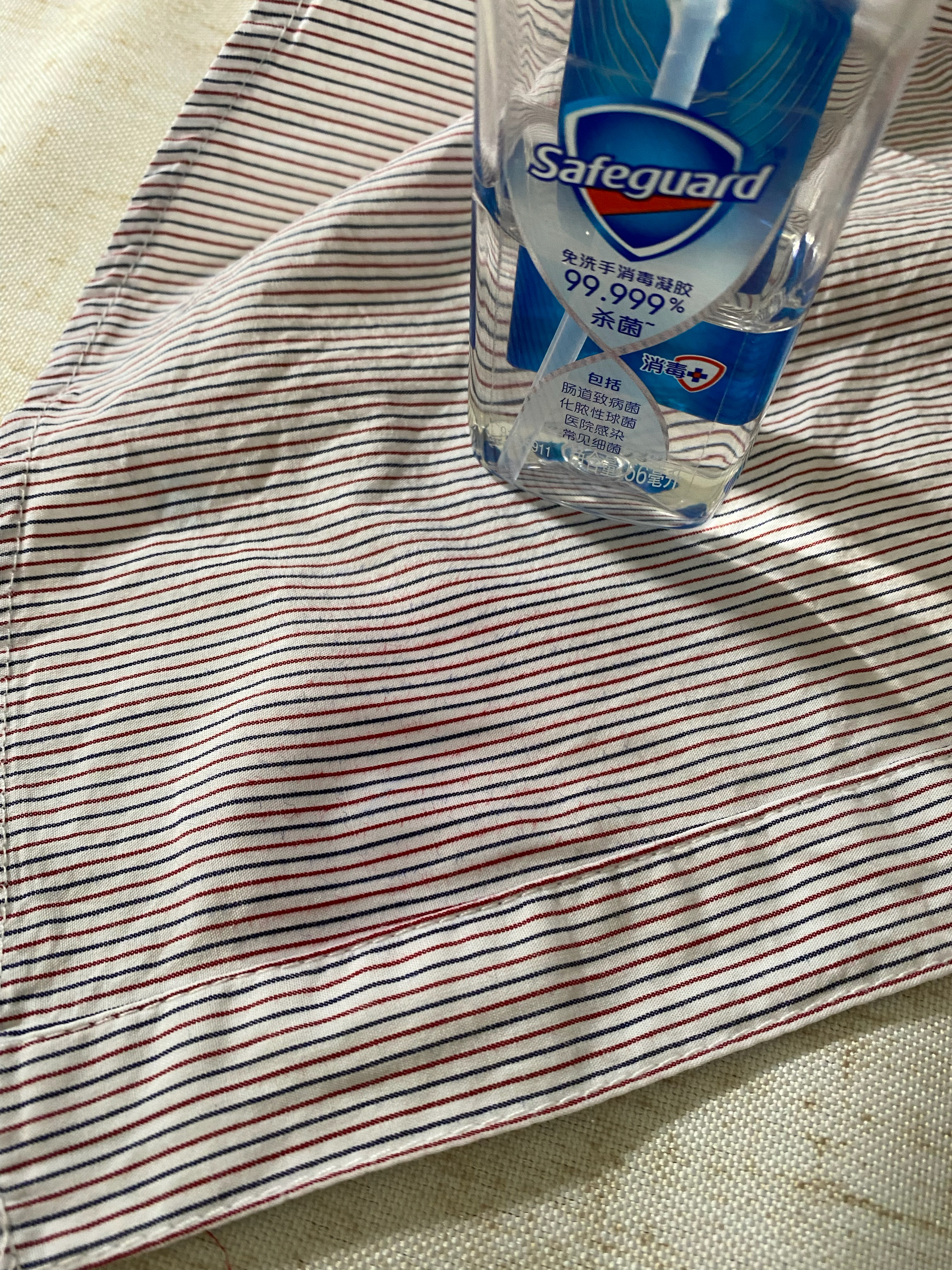 衣服上碳素笔渍印怎么去除,怎么去除衣服上的画笔印