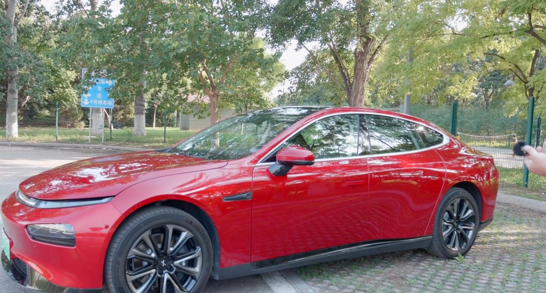 8万多公里的小鹏p7能买吗 (小鹏p7老款和新款的驾驶感受区别)