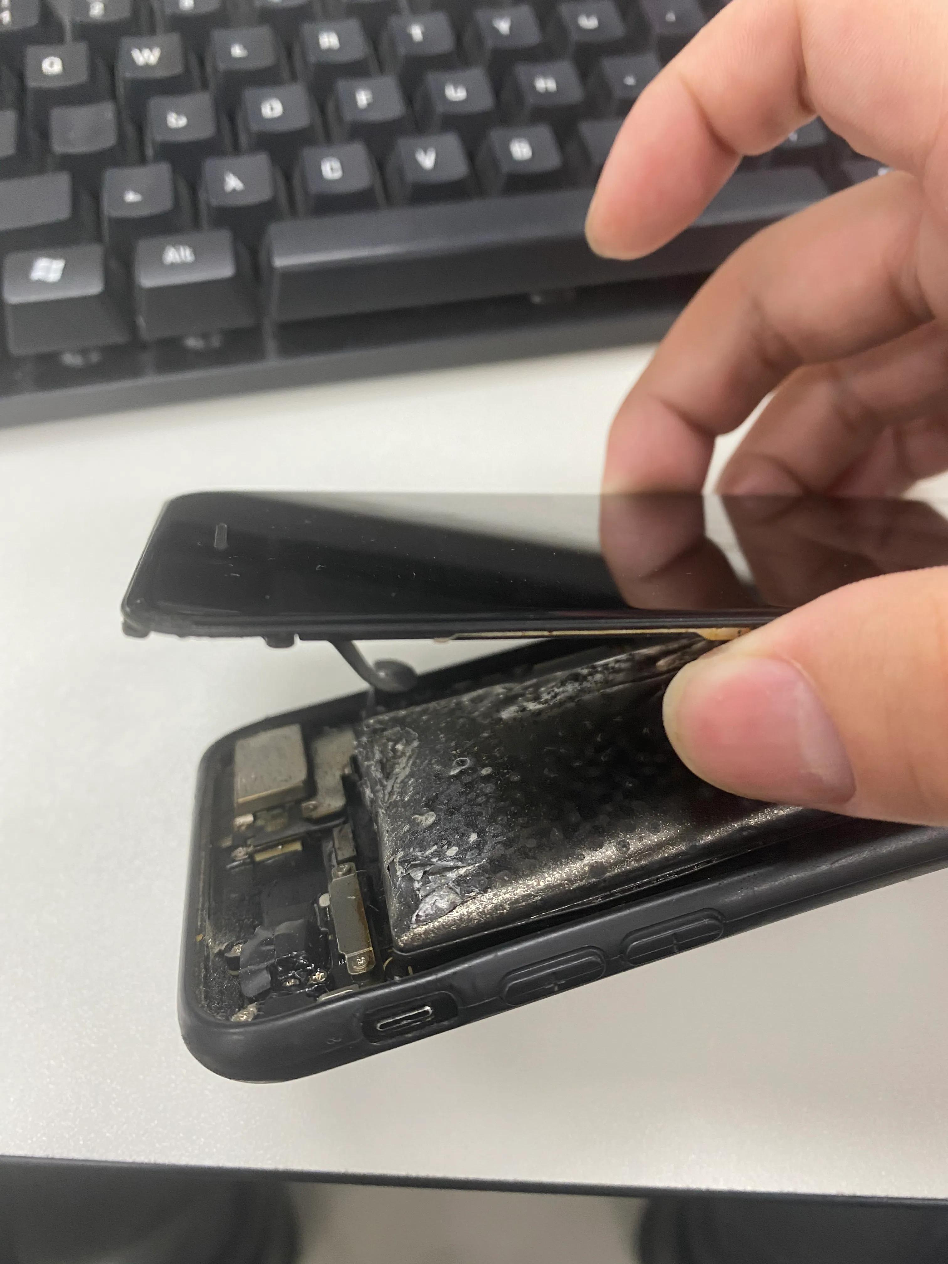 苹果换电池上门闪修侠,手机换电池闪修侠