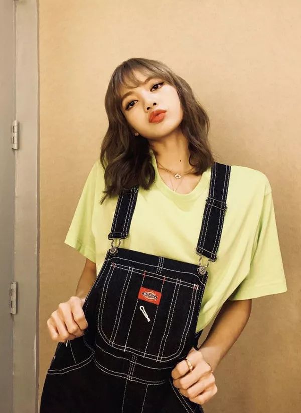 泫雅牛油果绿两件套,泫雅牛油果绿穿搭