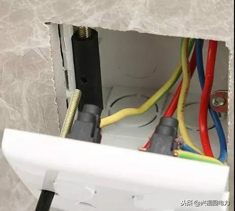 插座底盒螺丝孔大怎么处理,插座螺丝孔坏了怎么修补