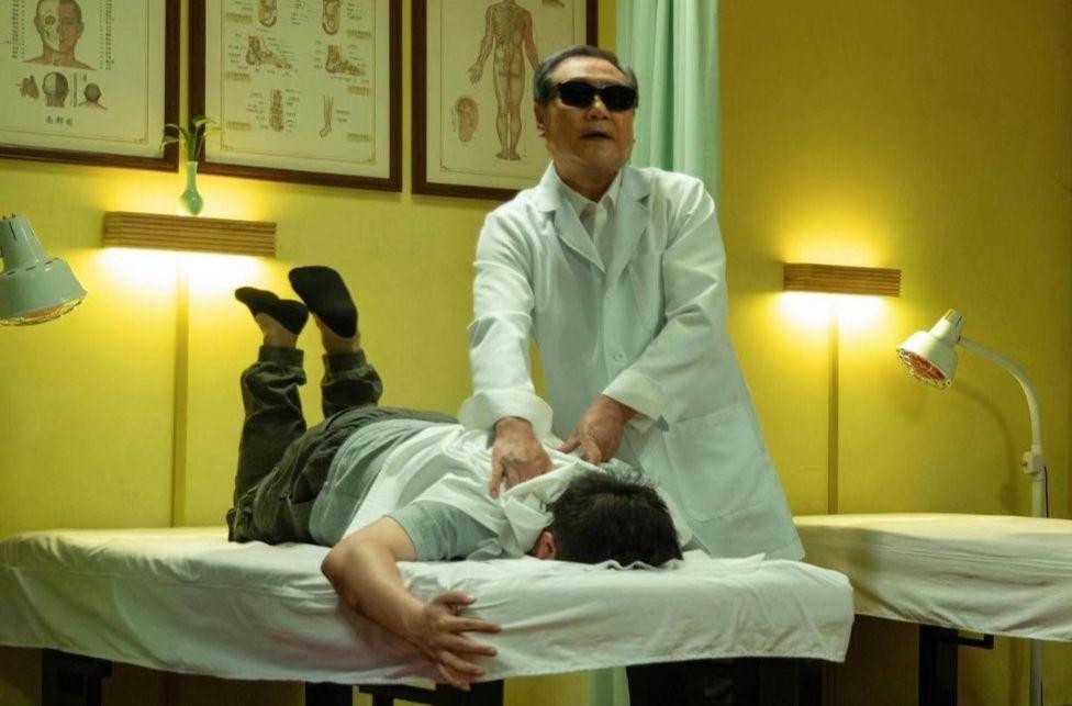 赵本山范伟18年后重回《刘老根》：相逢一抱泯恩仇