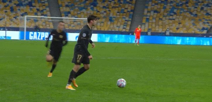 巴萨惊天逆转载入欧冠史册,巴萨横扫五大联赛夺下欧冠晋级图