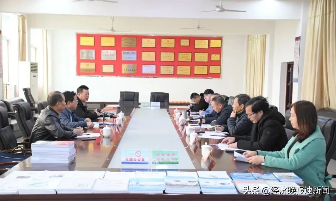 江西省普通高*特中**色学校评估组专家在临川三中开展评估活动