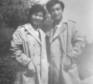 连登春晚24年现状,连登春晚8年走红后却回归家庭