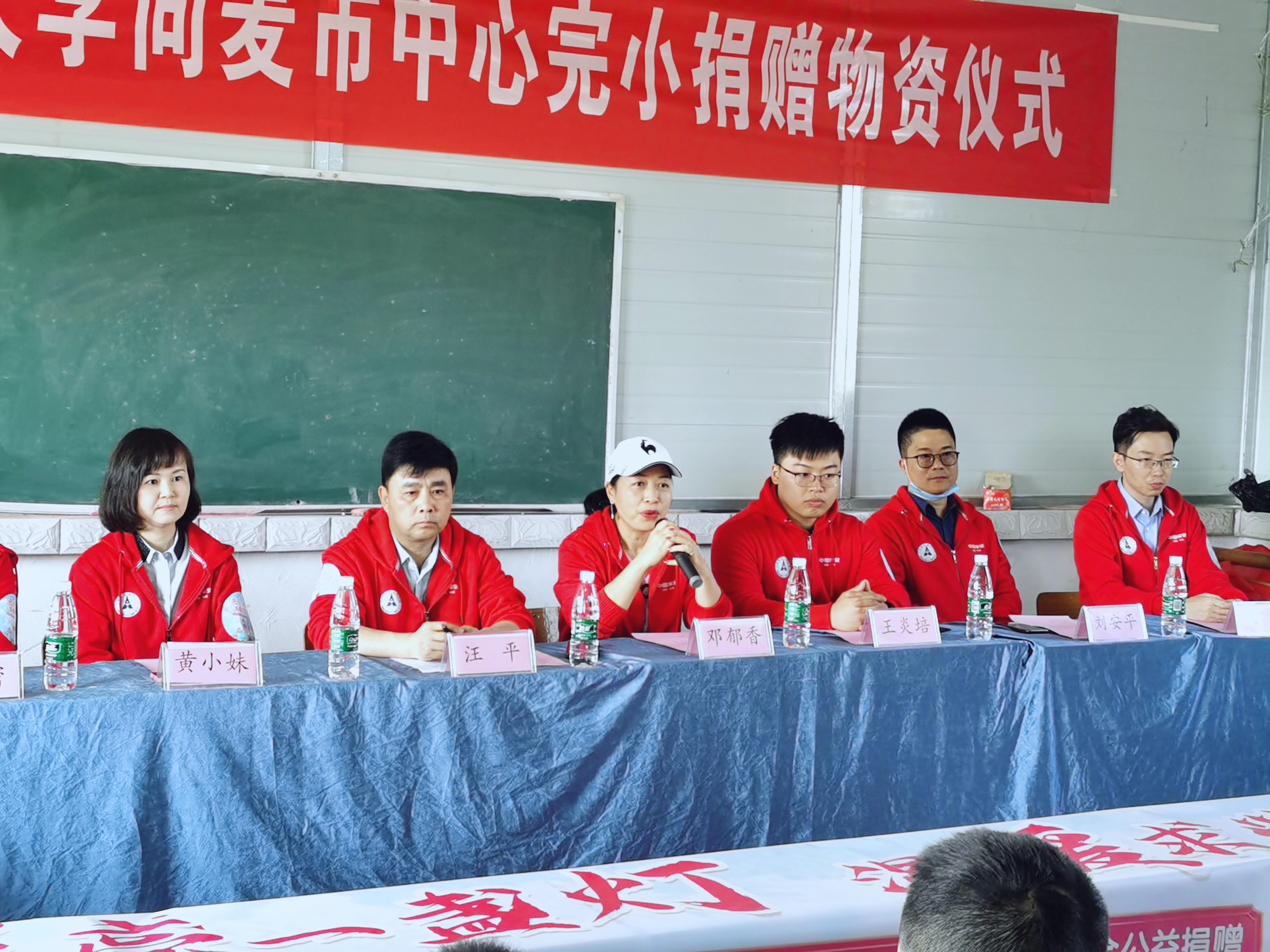 学校捐赠物资公益活动,小学爱心捐赠物资