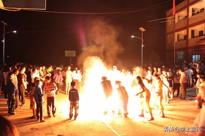 楚雄火把节的攻略,楚雄市火把节攻略