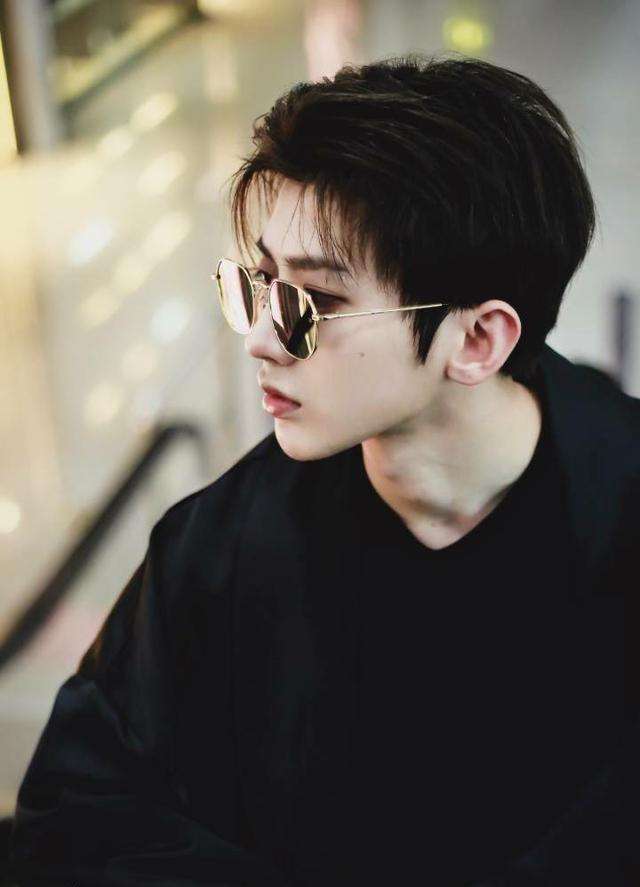 奔跑吧兄弟第四季蔡徐坤和吴磊,吴磊蔡徐坤同框视频