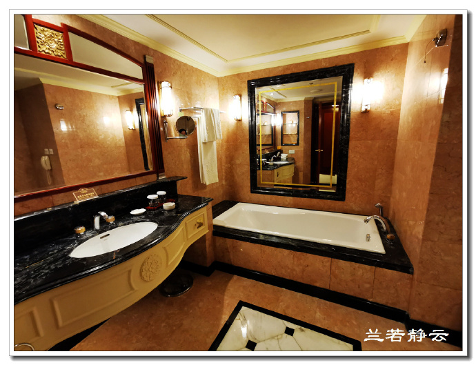 郑州小吃美食一条街附近酒店,郑州住宿附近有美食