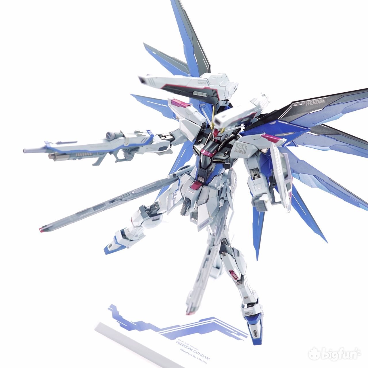 自由高达手办2.0成品,mb自由高达2.0对比1.0