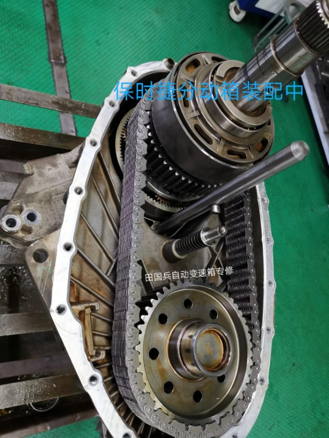 新款保时捷卡宴行驶中嗡嗡响,保时捷卡宴中控下面异响