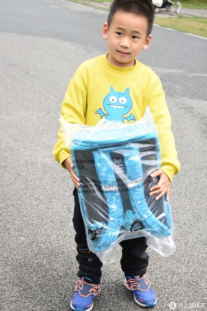 别让孩子输在起跑线，背上GMT for Kids挪威小方包，轻便 舒适 充裕