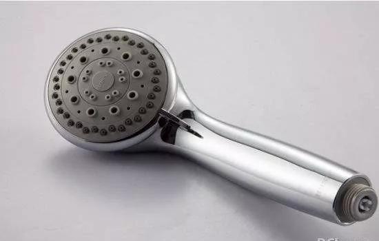 洗澡喷头堵塞清洗后上面漏水,淋浴喷头关上自己漏水怎么办