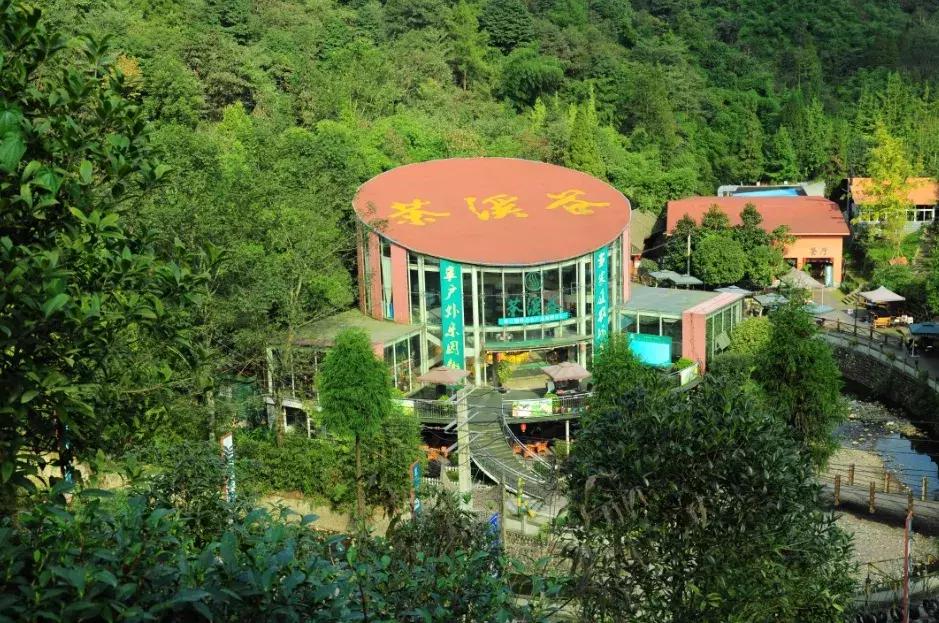 听我的，国庆这样玩！@24处都江堰好玩地，不止拜水问道、诗乡金秋，水灵妹带你解锁更多新耍法~