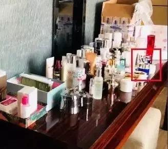 别傻了，你以为她们是真的惨么？