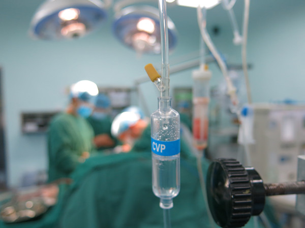 脑子进的水还没出完,脑子进的水倒出来就好了