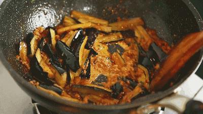 警惕！茄子千万不能这样吃，颜色越深越易中毒？很多人还蒙在鼓里