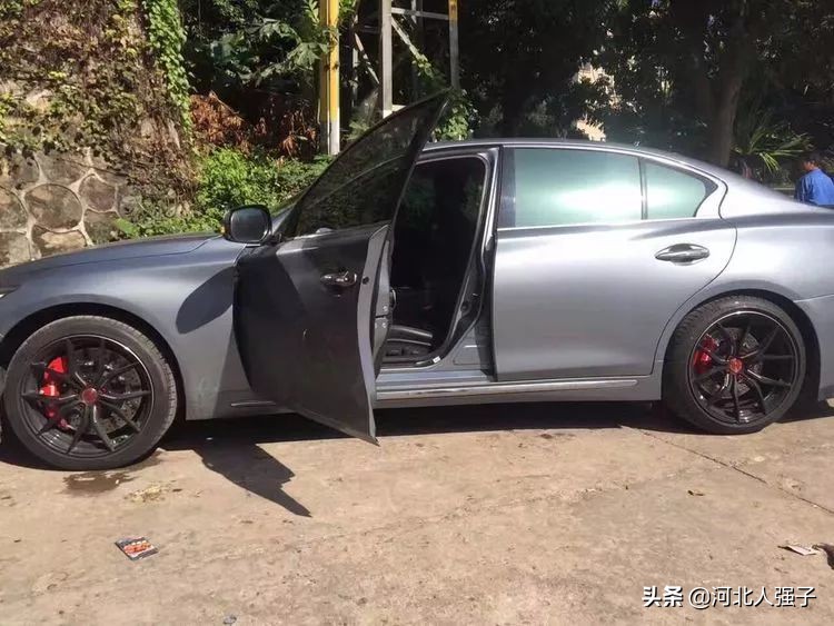 减速停车时先踩离合还是先踩刹车,减速时先踩离合器刹车