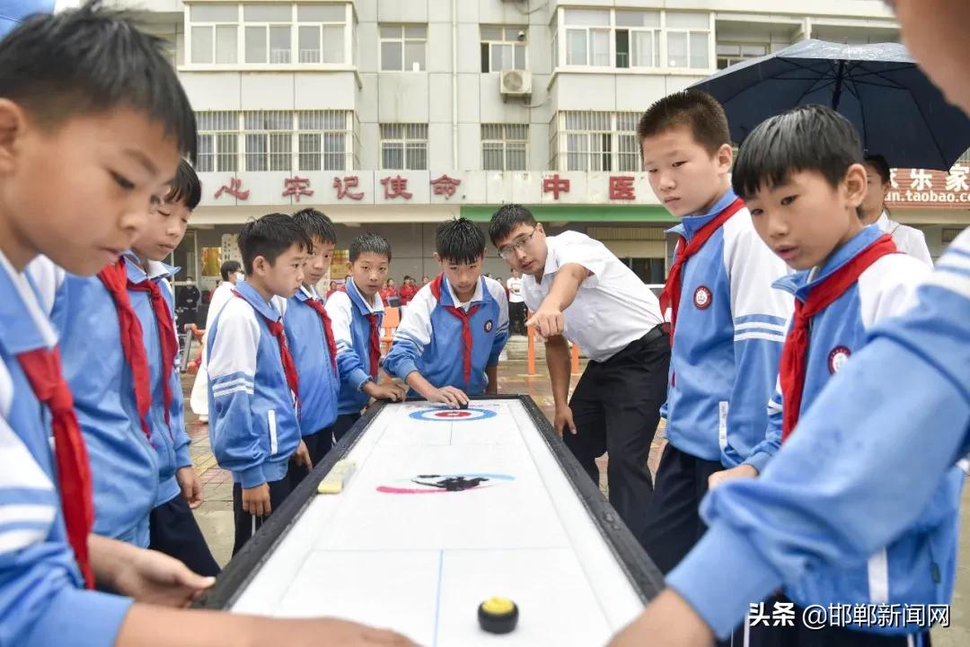 激情冰雪活动,激情飞扬溜冰场