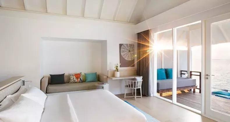 白本护照出境法国旅游免签吗,白本护照旅游去哪个国家比较好