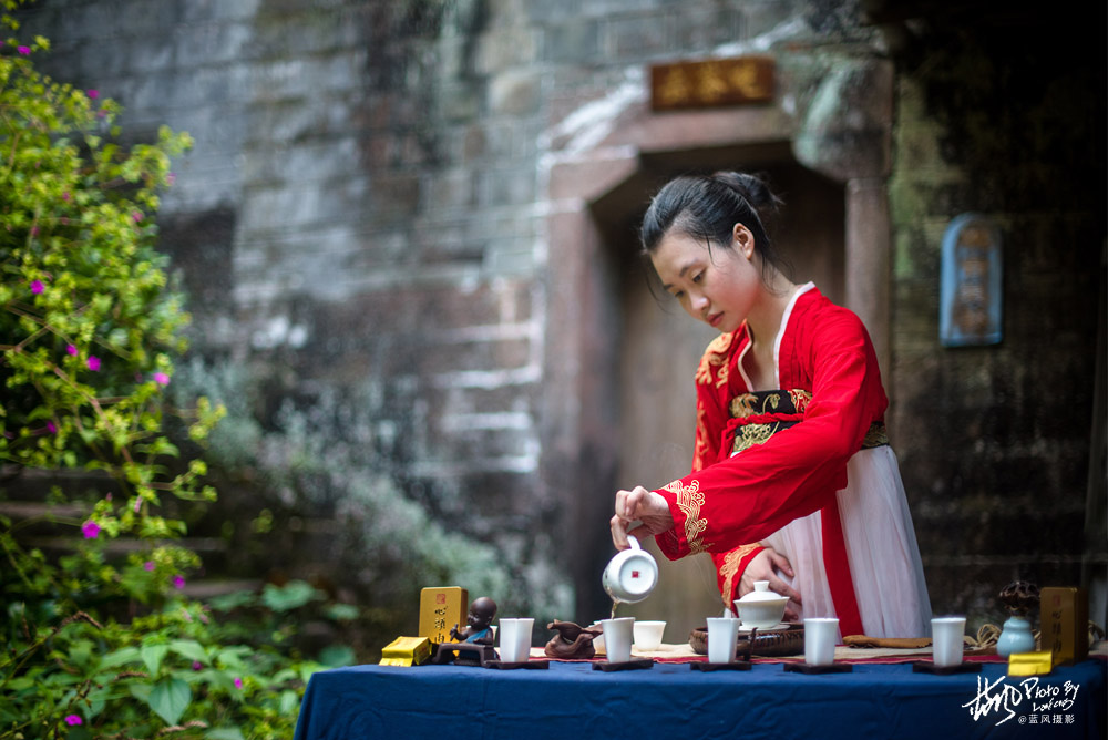 每克卖一万，这几株岩壁上的大红袍茶树，堪称武夷山的镇山之宝