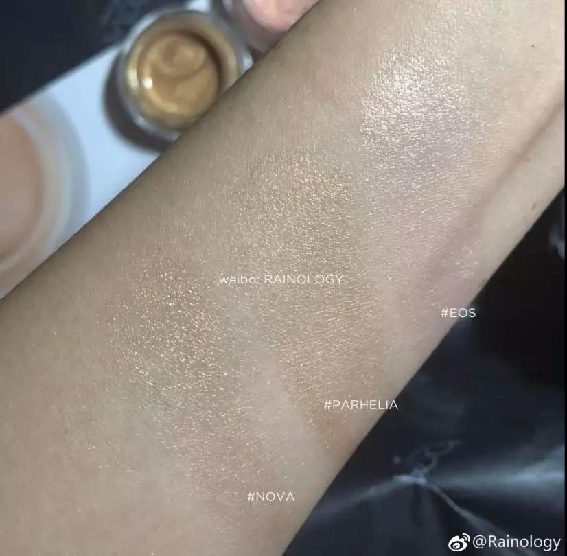 佟丽娅将任春晚主持，却被质疑稳输董卿？但在妆容上她确实赢了..