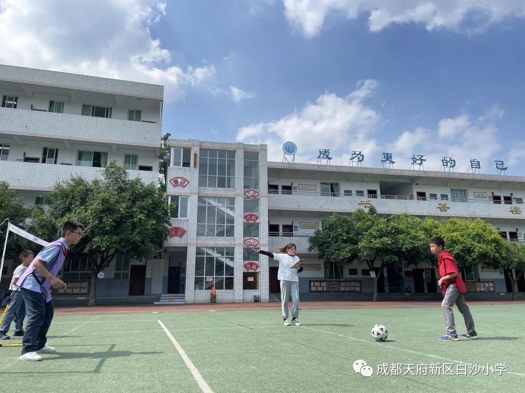 足球联赛暨校园足球,足球绿茵放飞梦想