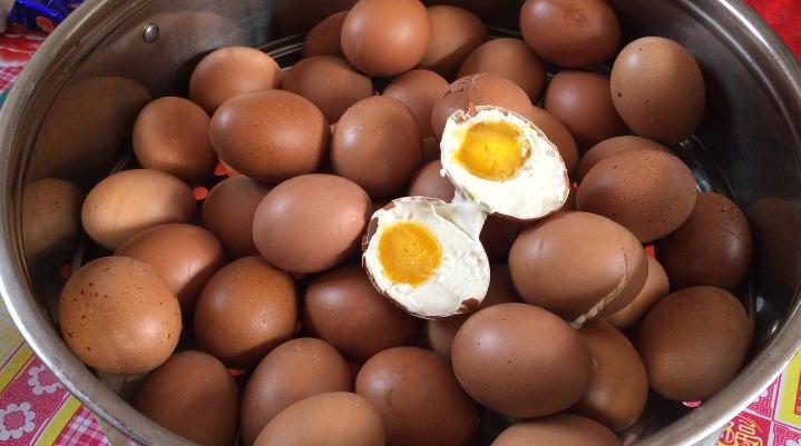 老妈腌鸡蛋不外传的秘诀,如何做腌鸡蛋一晚上就能吃