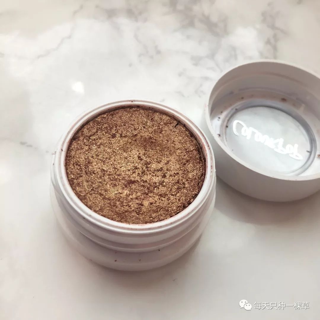 如何快速搞定一个简单的妆容,如何100块搞定全套化妆品