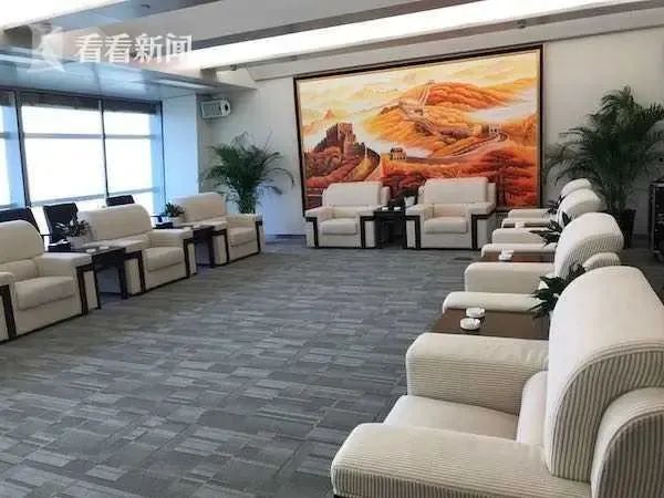 *草烟**大楼太嚣张，你让百姓怎么想