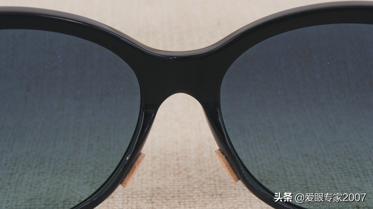 太阳镜鼻托掉了,板材眼镜鼻托掉了怎么配