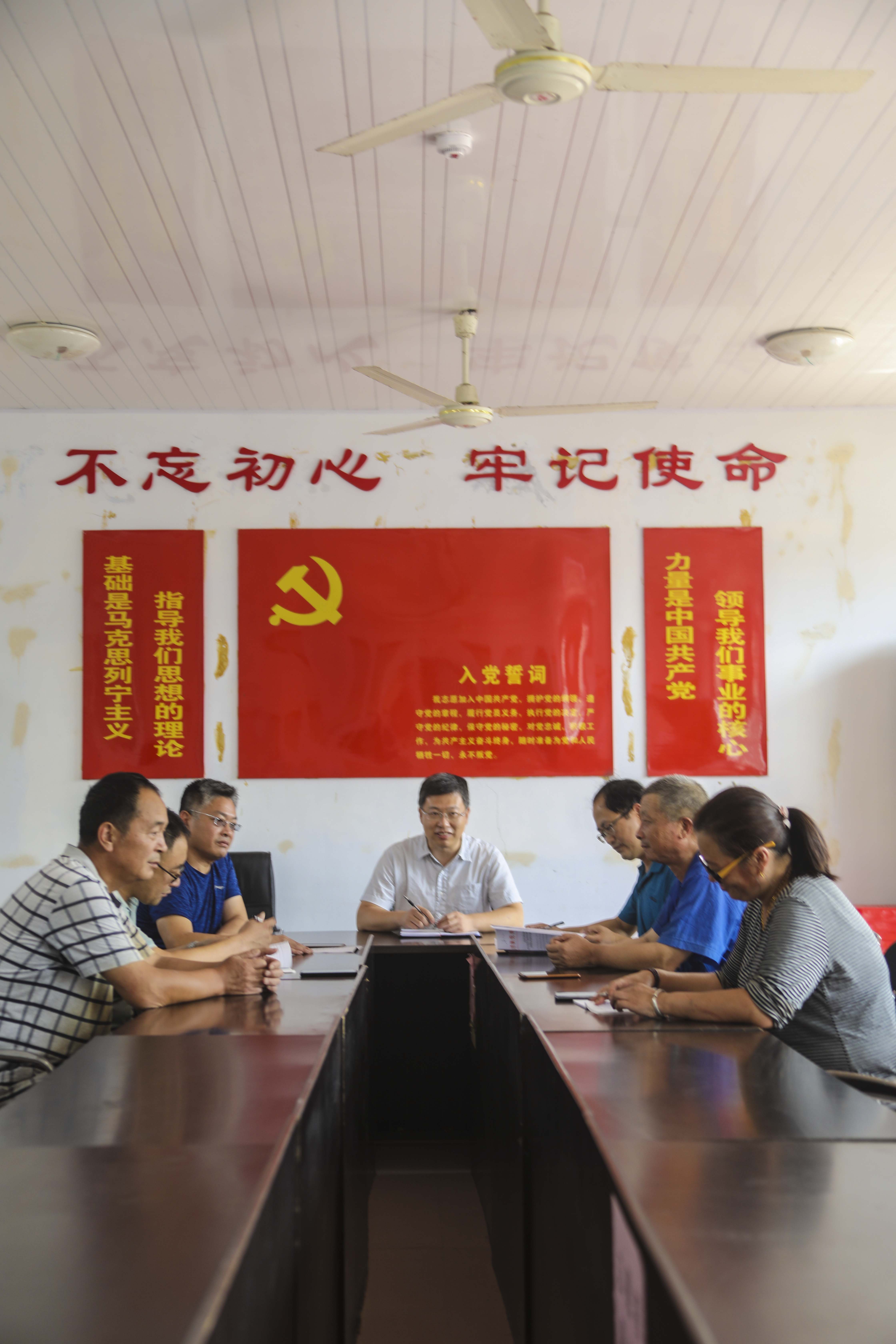 探访泊里镇董*庄大**社区，感受居家养老服务中心荡漾的爱意和欢乐