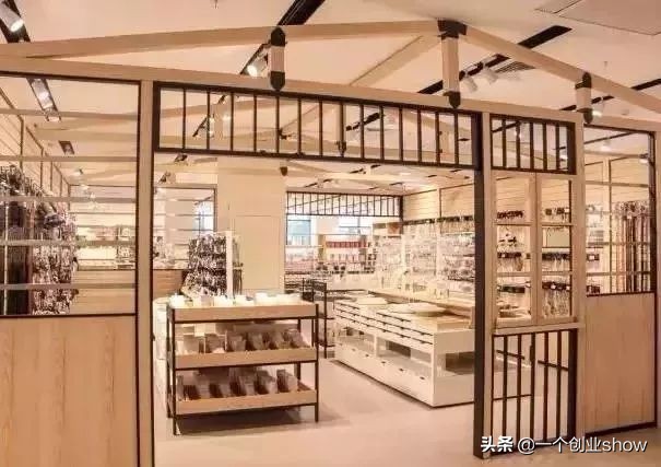 优衣库大卖300亿,优衣库新店开业方案