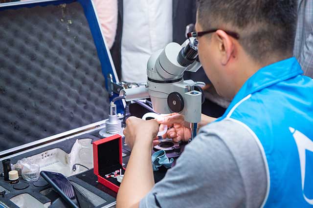 2000元买的是假翡翠吗,200元能买到天然水晶