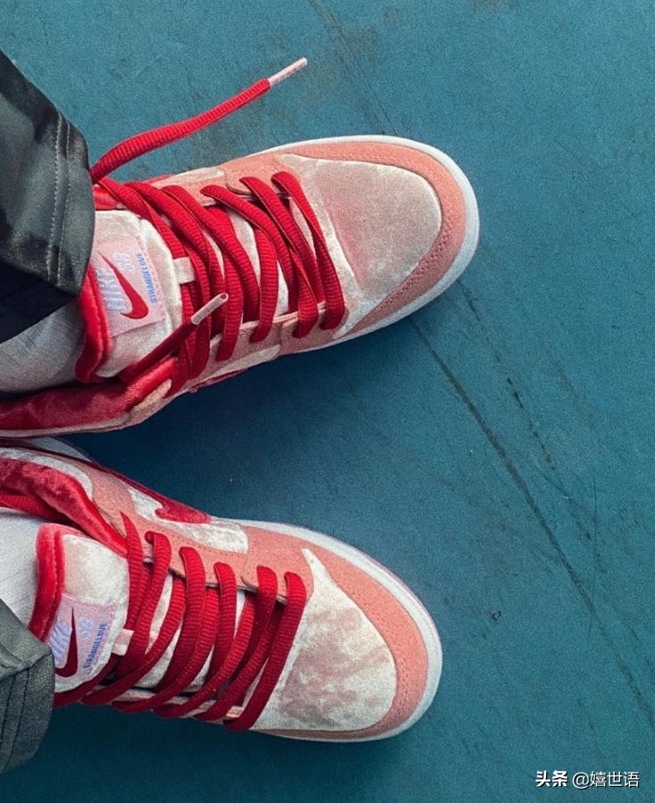 周雨彤穿板鞋图片,周雨彤spell牛仔裤穿搭