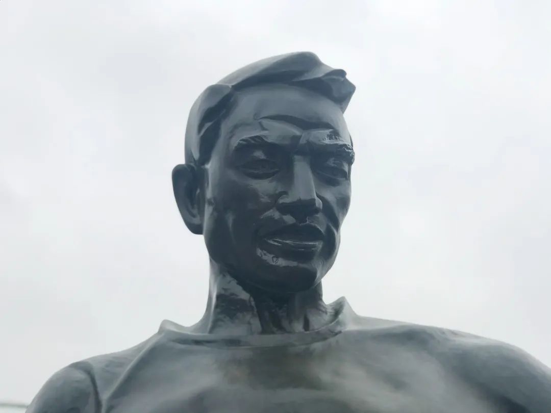 生命运动的颂歌──新亚洲体育城体育艺术广场系列雕像欣赏